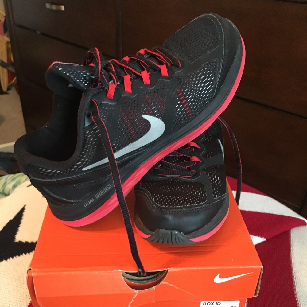 ❤️Boys Red and Black Nikes